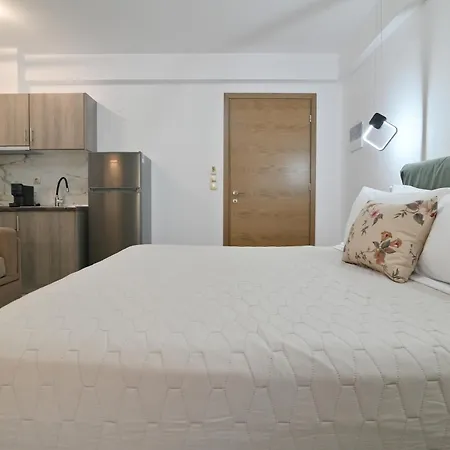 Platanos Luxury Aparthotel 3*