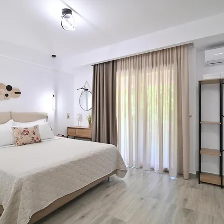 Aparthotel Platanos Luxury 3*